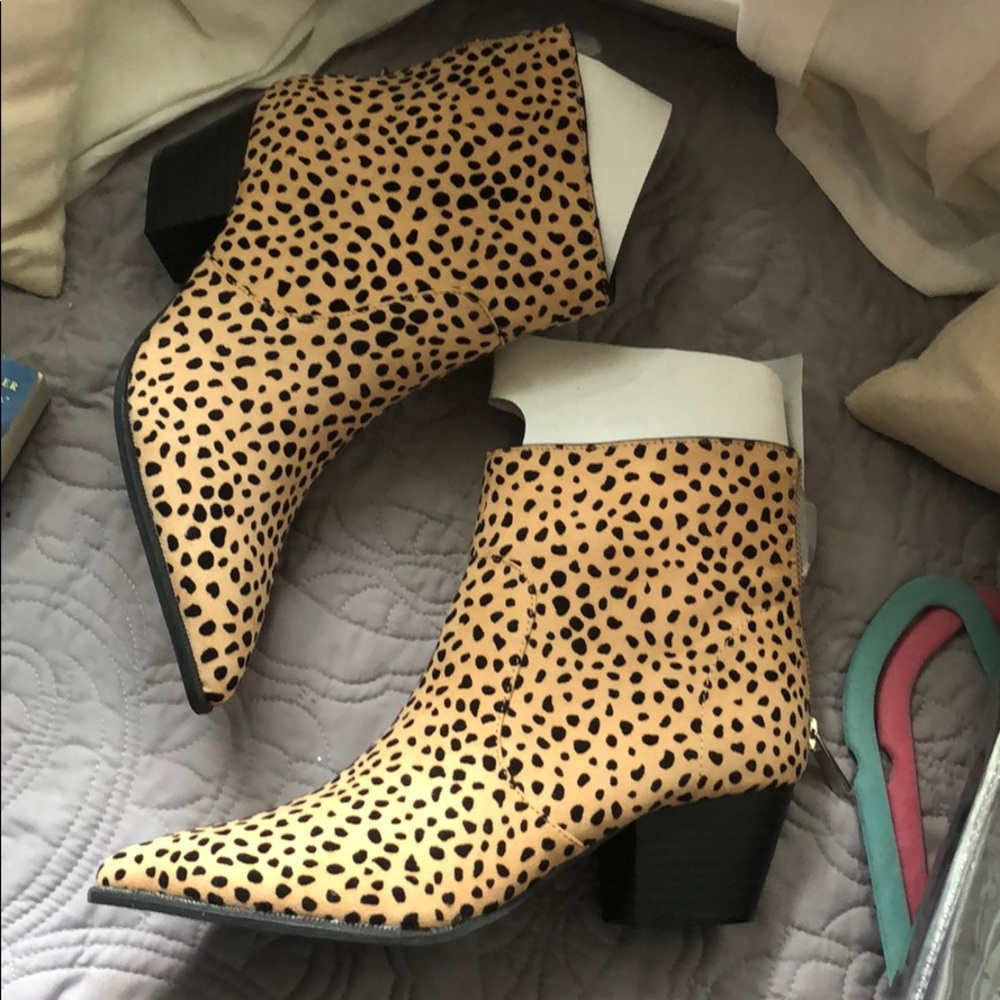 Leopars Print Booties - Picture 2 of 5